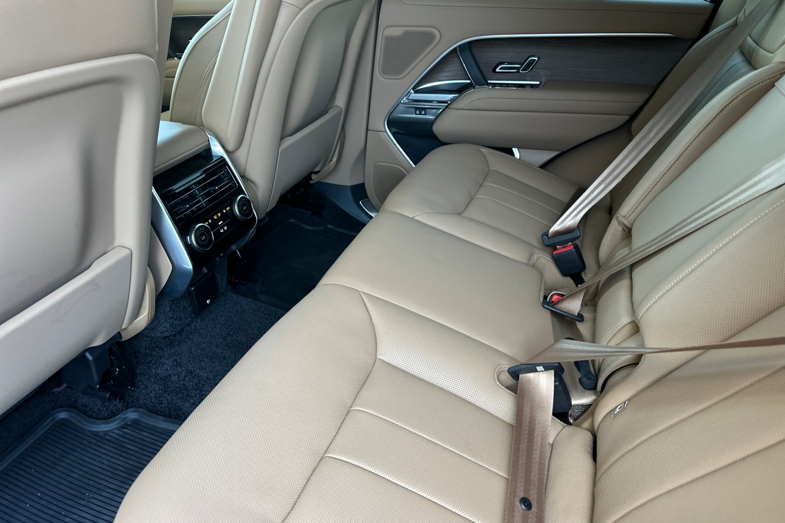 New 2026 Fuji White Land Rover SE image 12