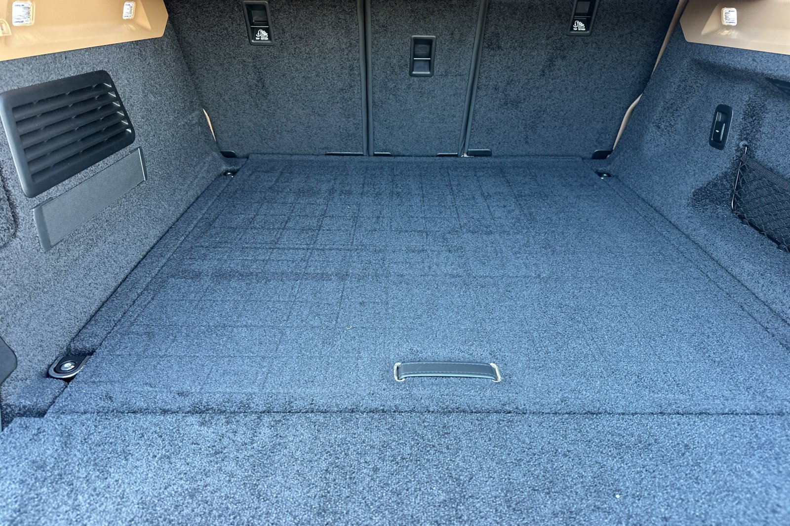 New 2026 Fuji White Land Rover SE image 15
