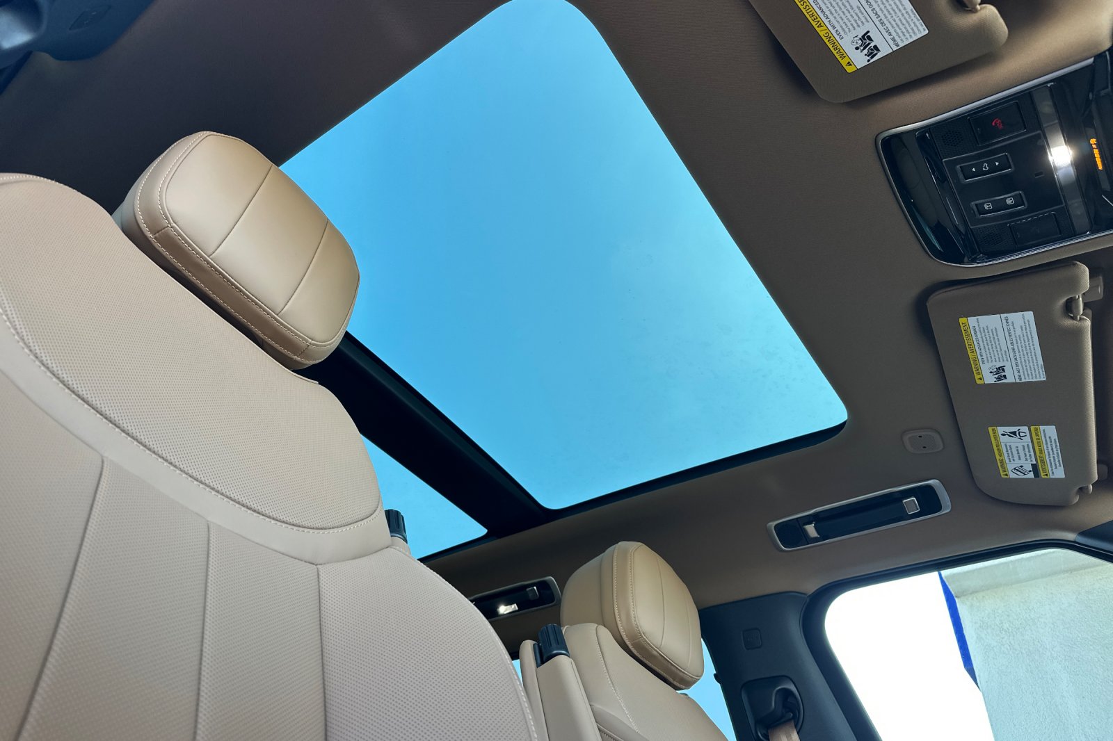 New 2026 Fuji White Land Rover SE image 17