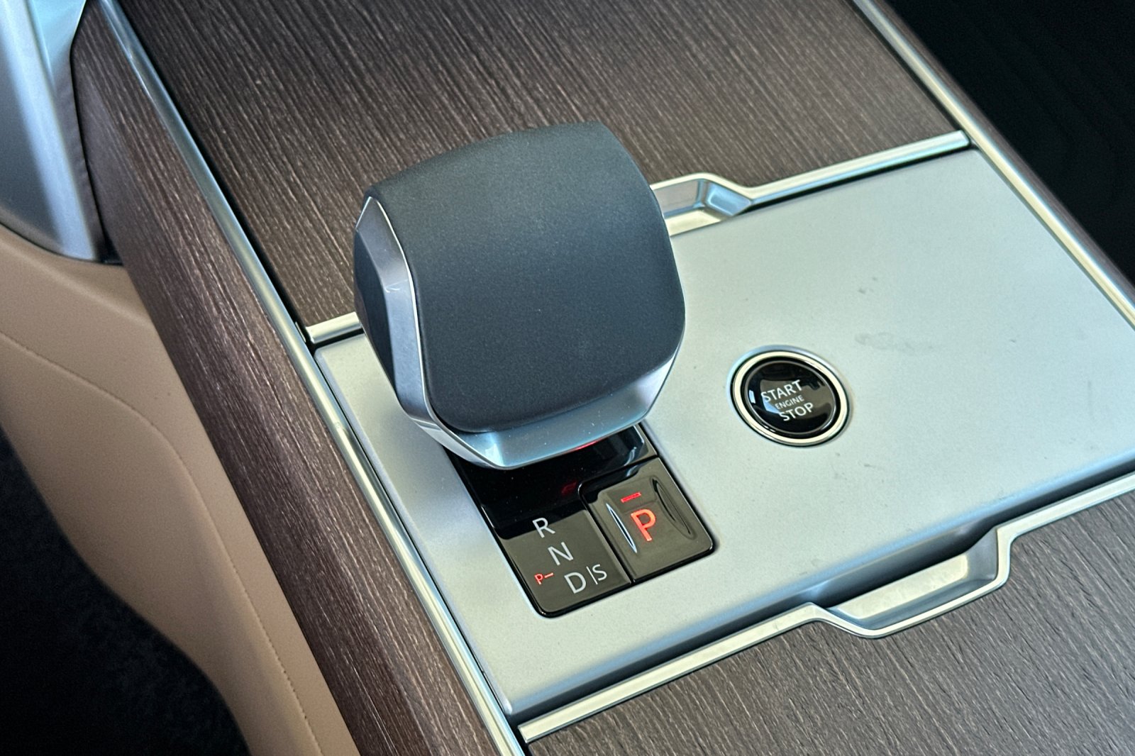 New 2026 Fuji White Land Rover SE image 22