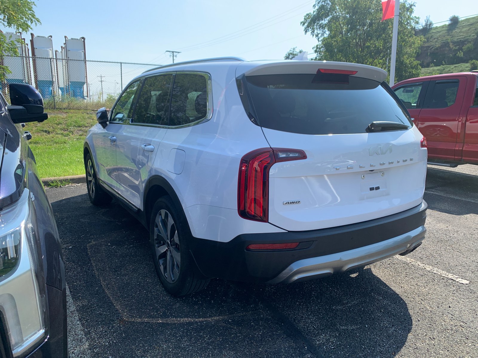 Used 2022 White Kia EX image 4