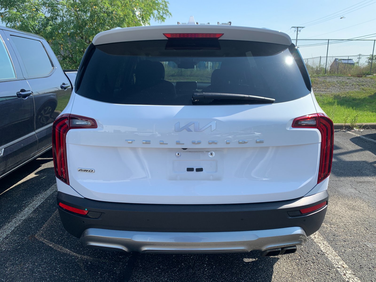 Used 2022 White Kia EX image 3