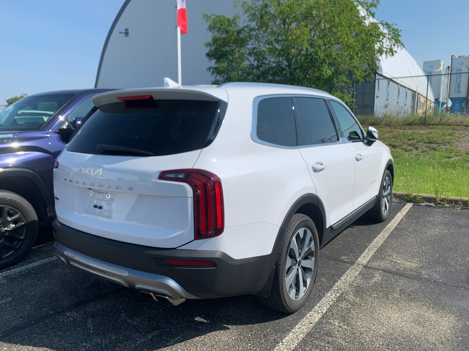 Used 2022 White Kia EX image 2