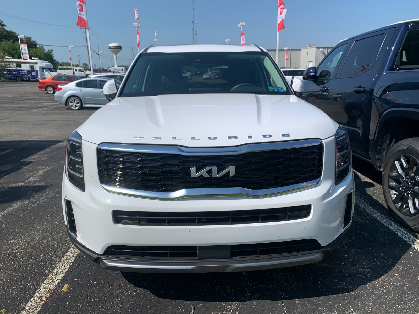 Used 2022 White Kia EX image 6