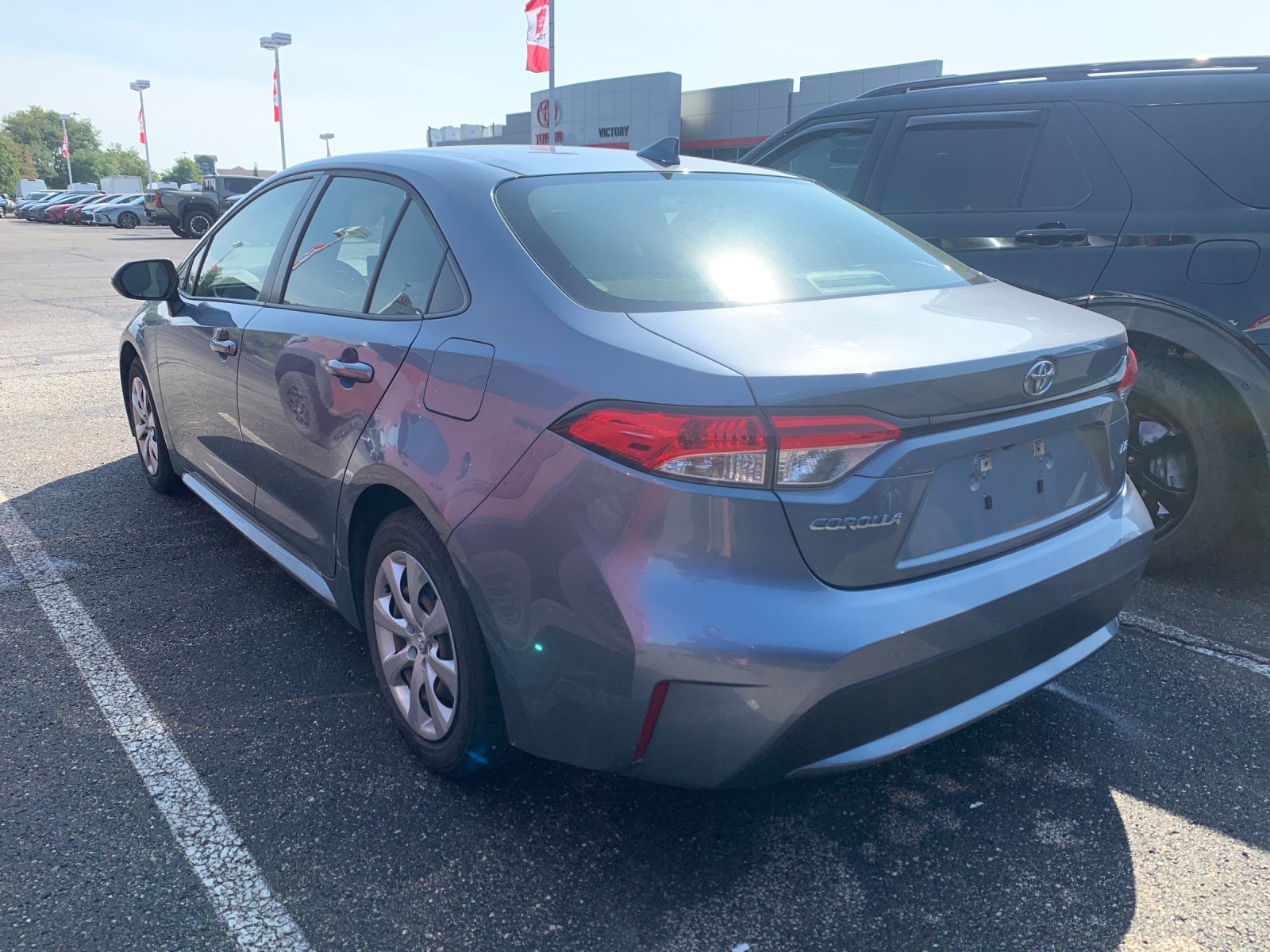 Used 2022  Toyota LE image 4