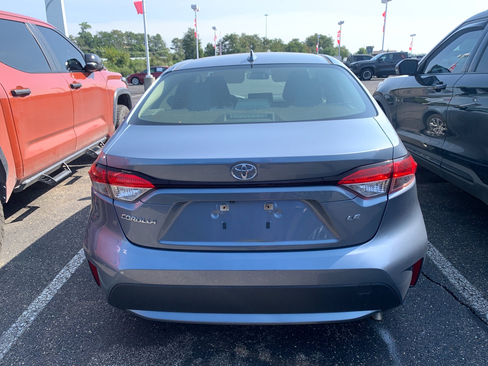 Used 2022  Toyota LE image 3