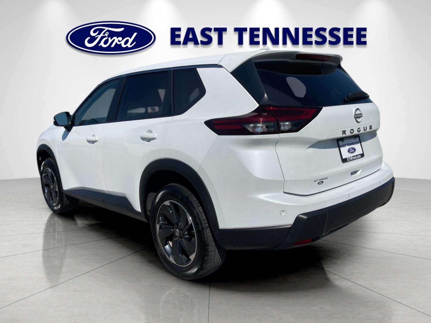 Used 2025 White Nissan SV image 5