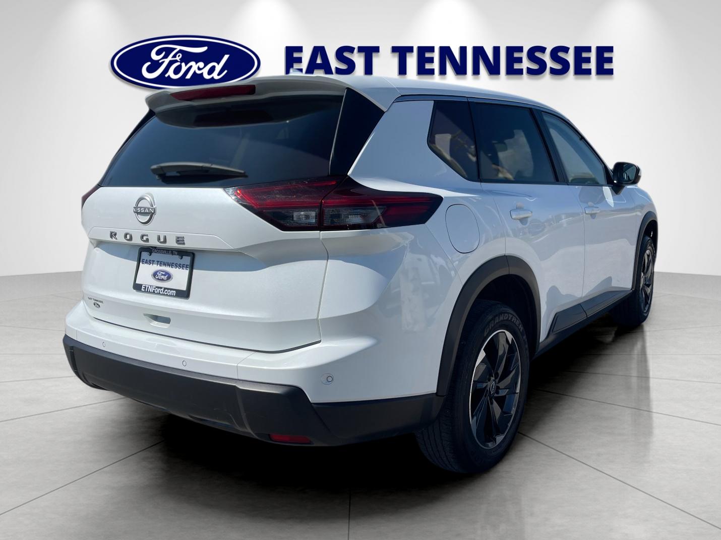 Used 2025 White Nissan SV image 3