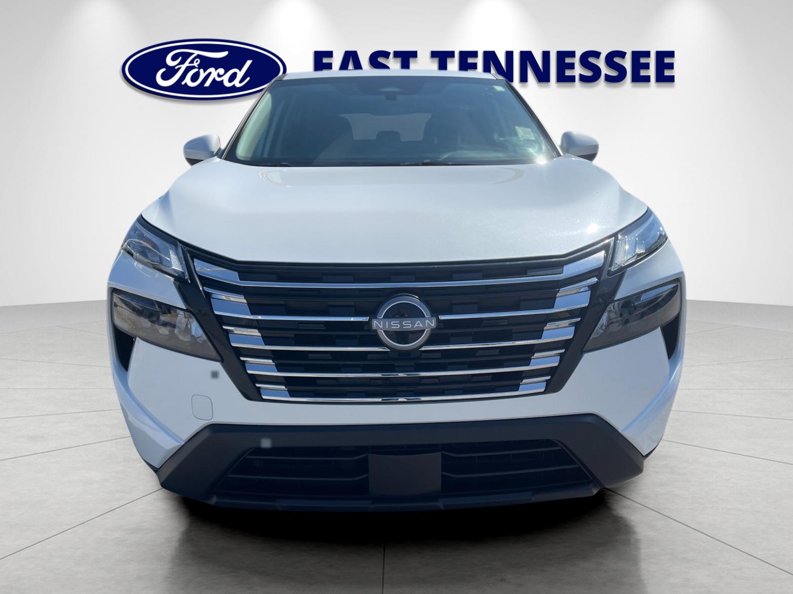 Used 2025 White Nissan SV image 9