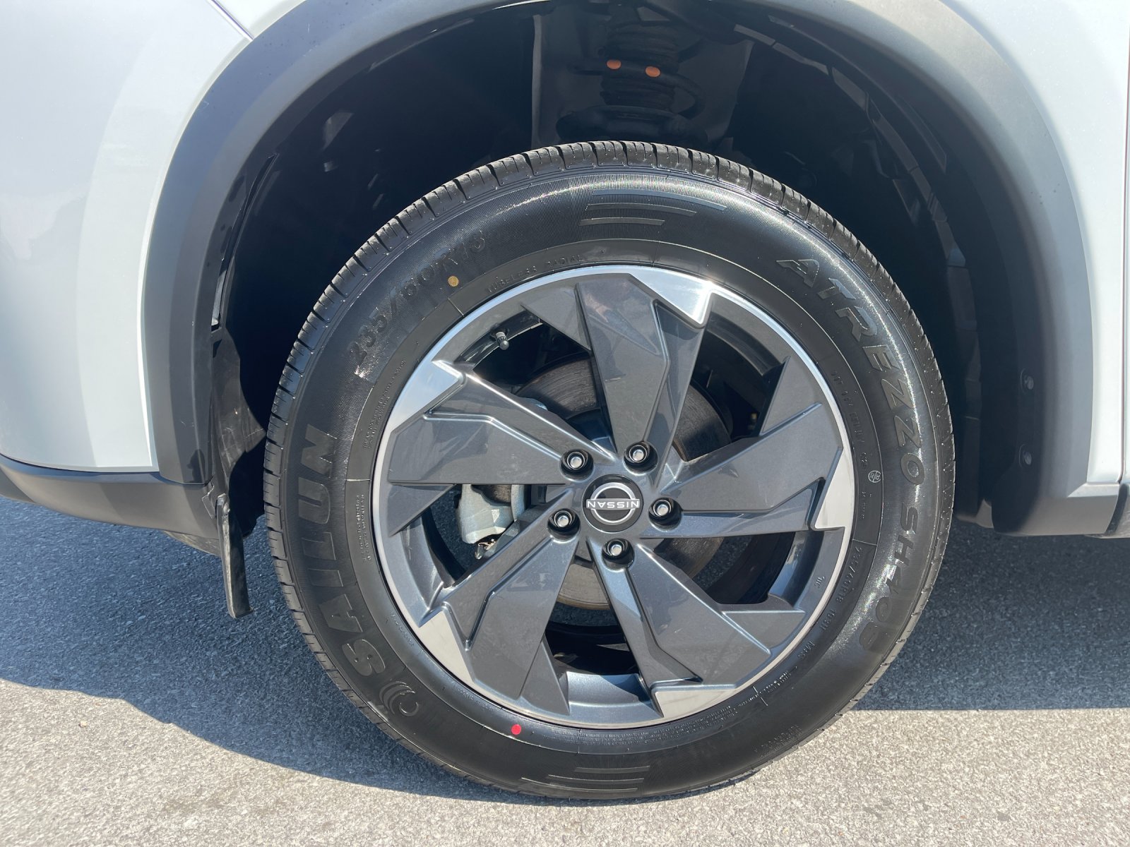 Used 2025 White Nissan SV image 33