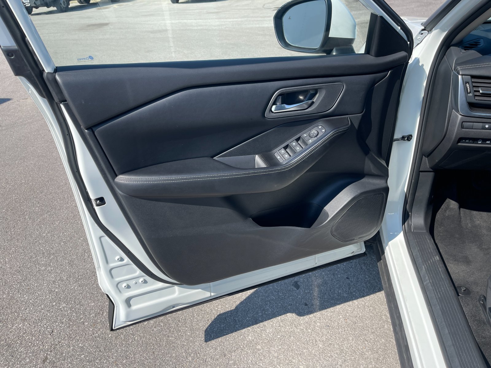 Used 2025 White Nissan SV image 12