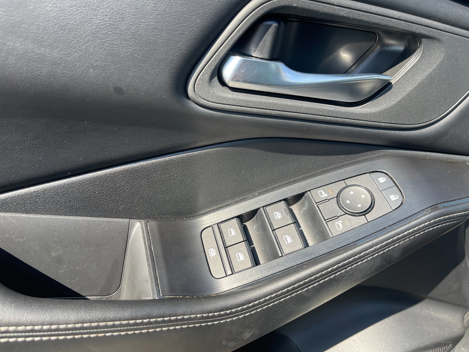 Used 2025 White Nissan SV image 13