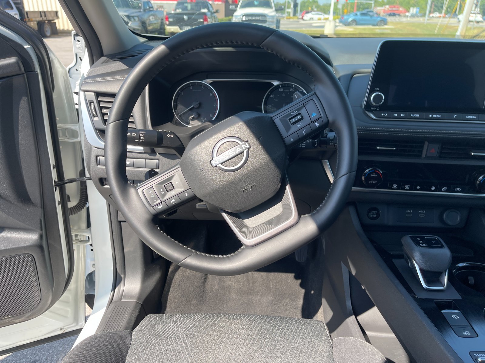 Used 2025 White Nissan SV image 17