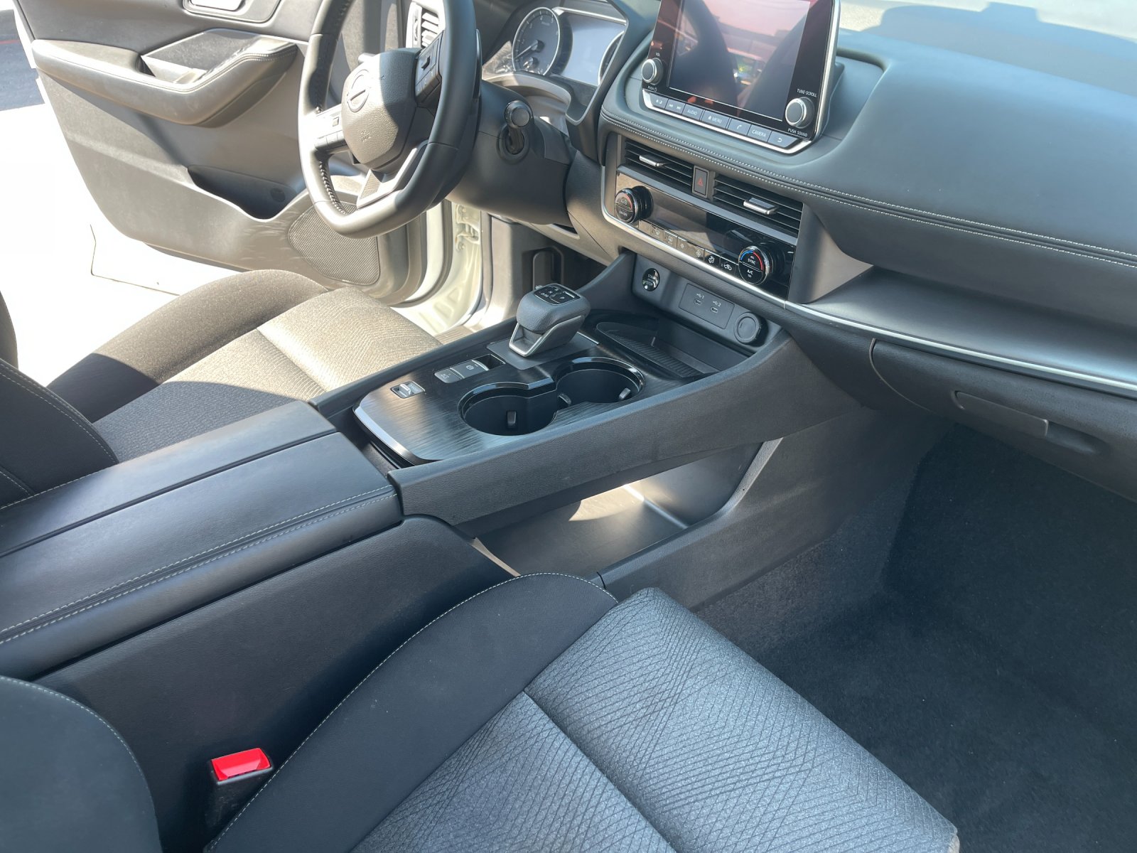 Used 2025 White Nissan SV image 19