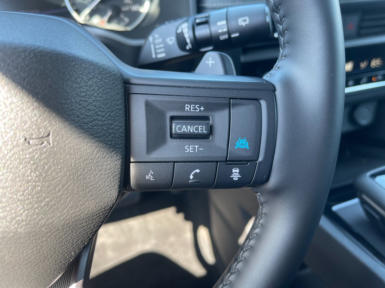 Used 2025 White Nissan SV image 29