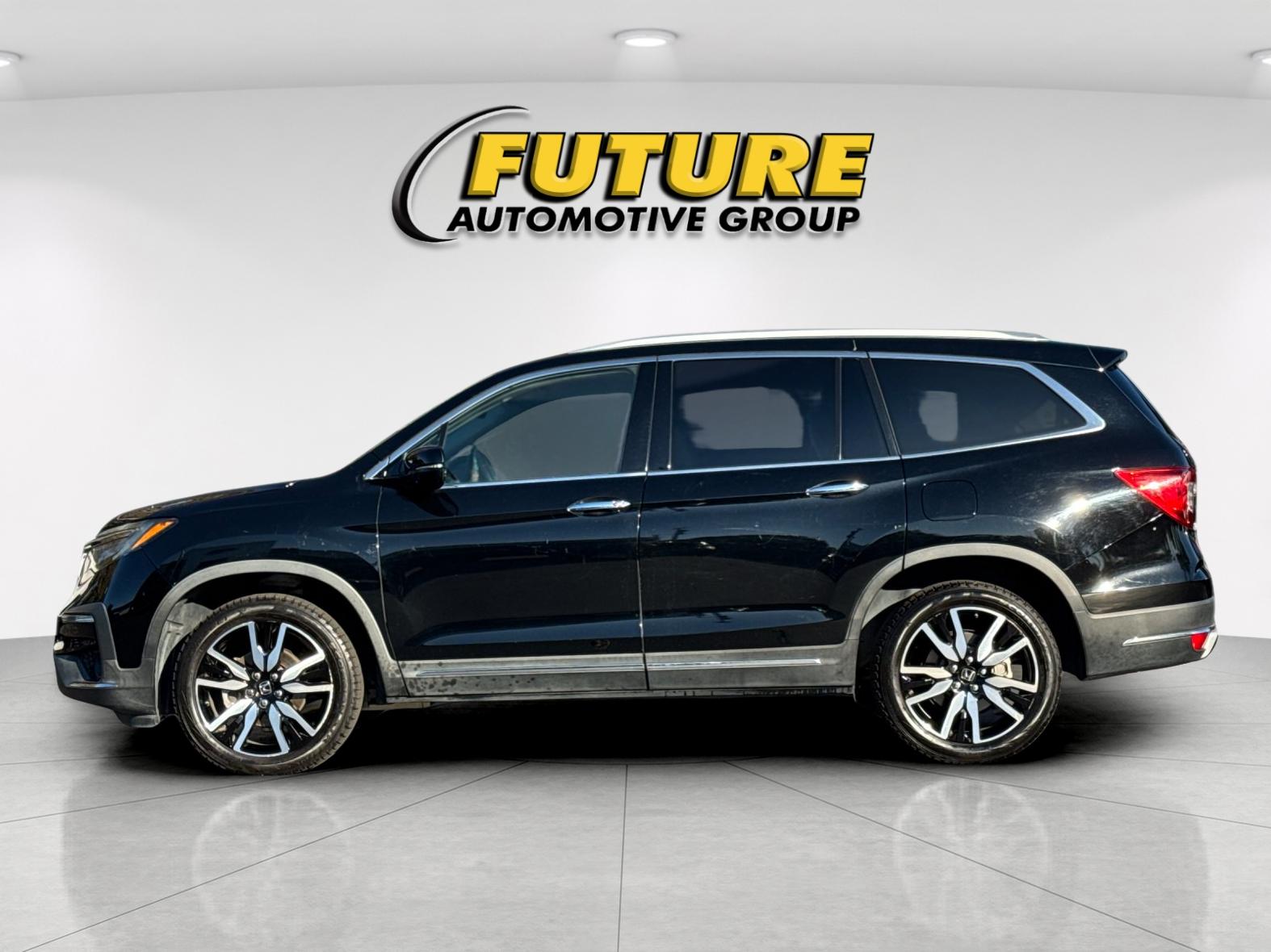 Used 2019 Black Honda Touring image 6