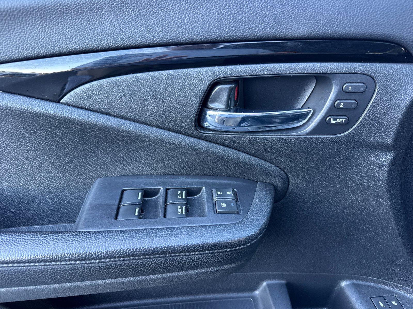 Used 2019 Black Honda Touring image 10