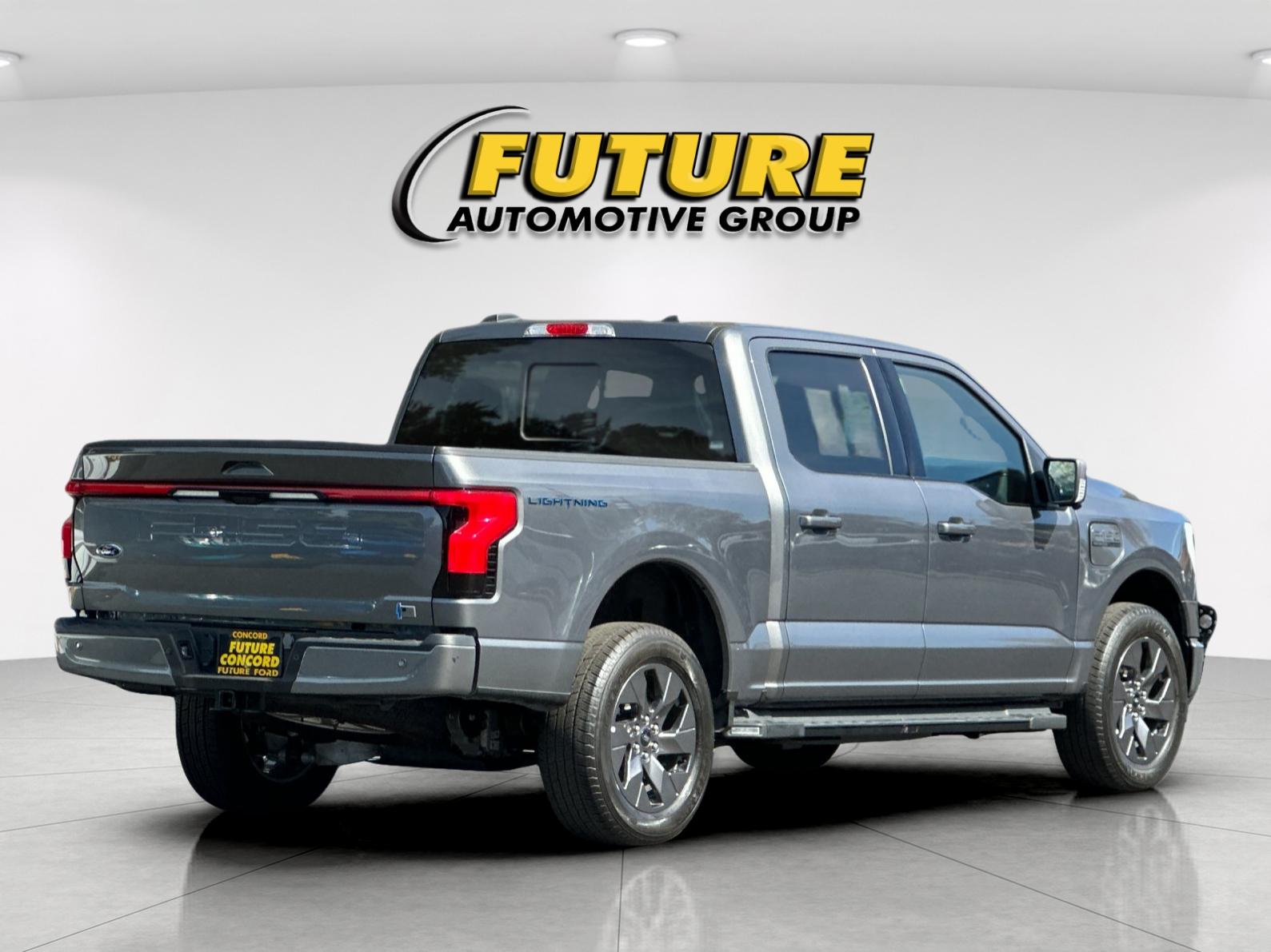 Used 2023 Gray Ford Lariat image 3