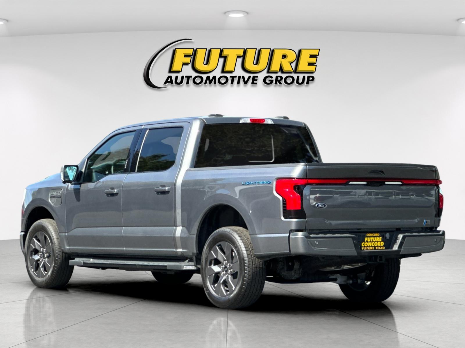 Used 2023 Gray Ford Lariat image 5
