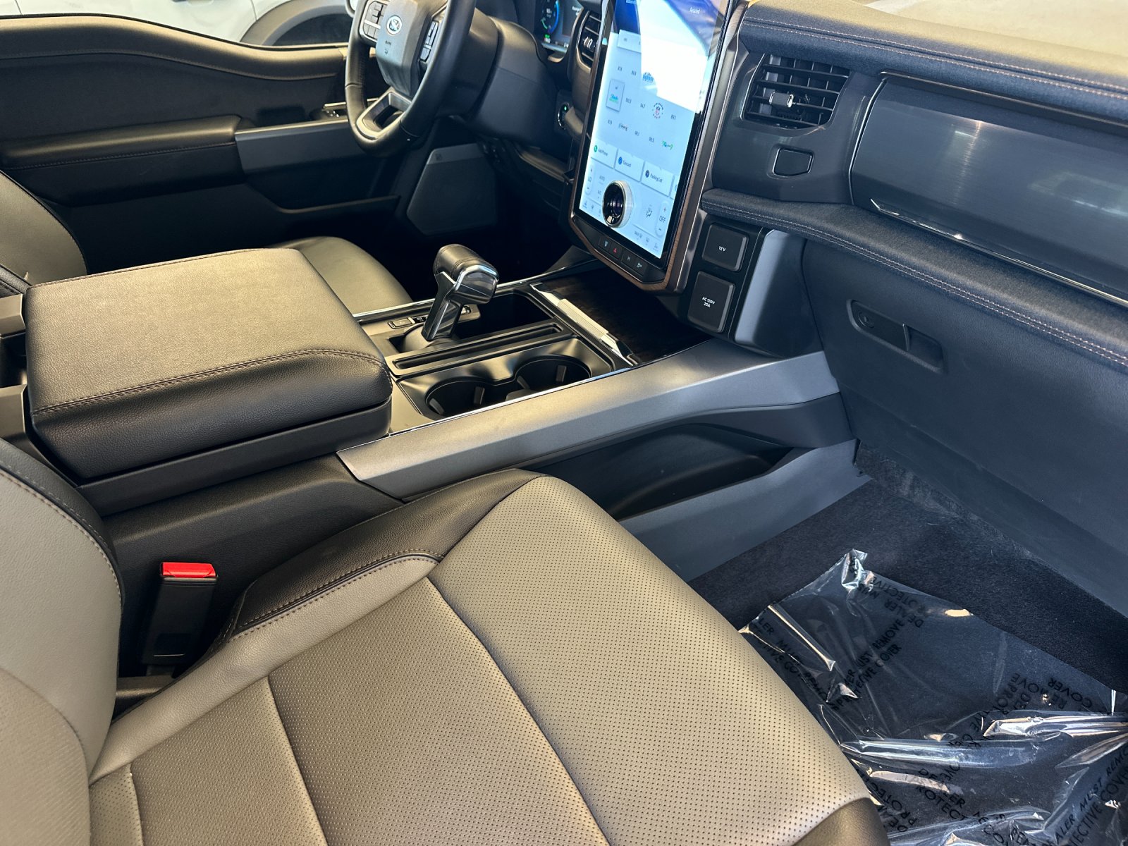 Used 2023 Gray Ford Lariat image 14
