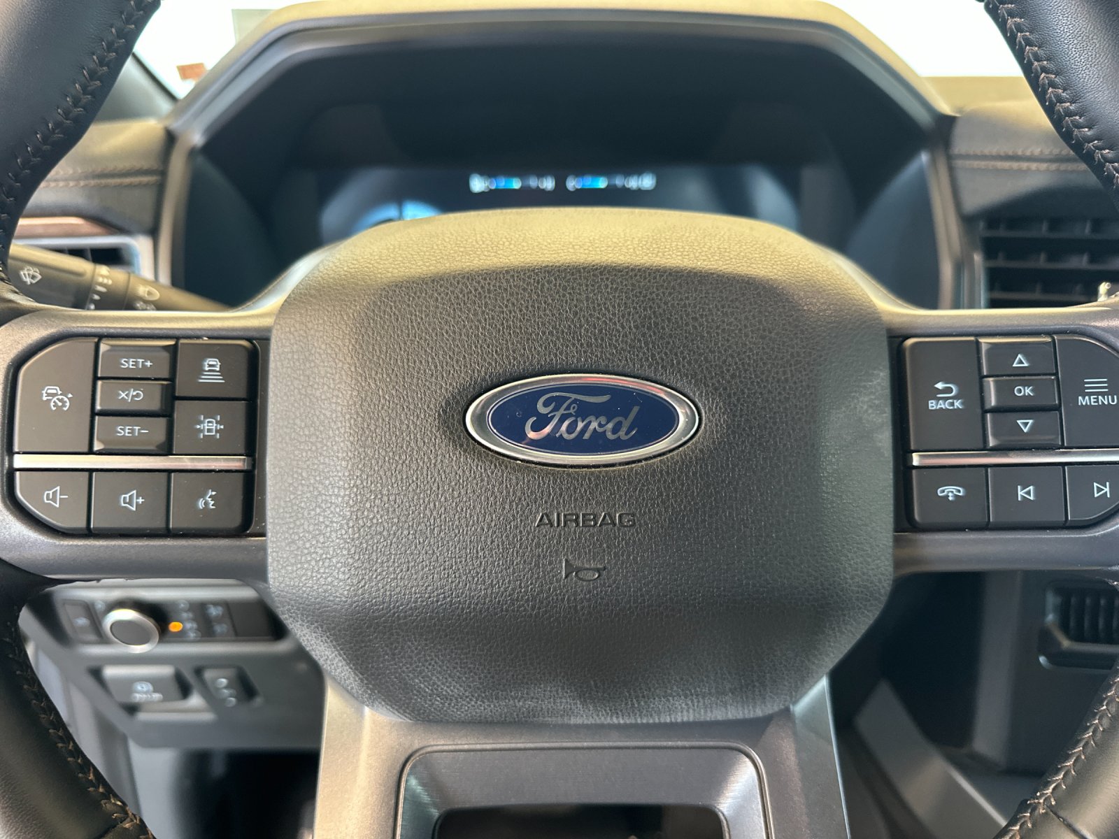 Used 2023 Gray Ford Lariat image 22
