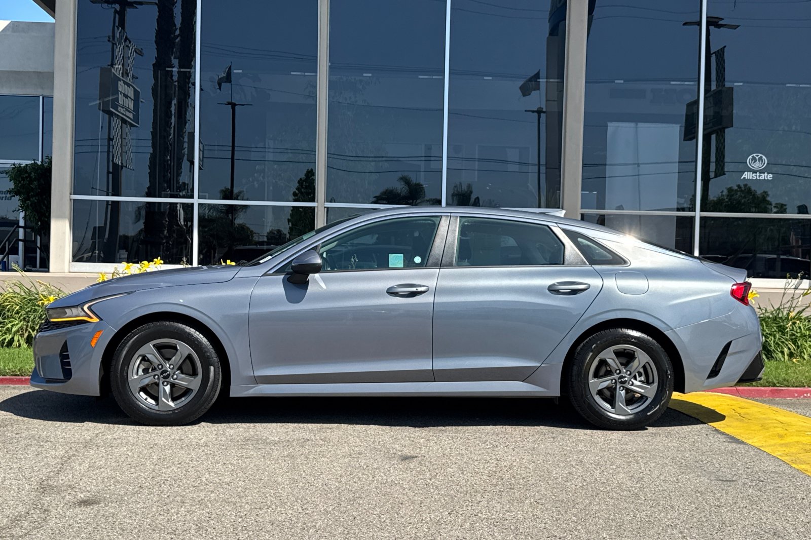 Used 2022 Silver Kia LXS image 7