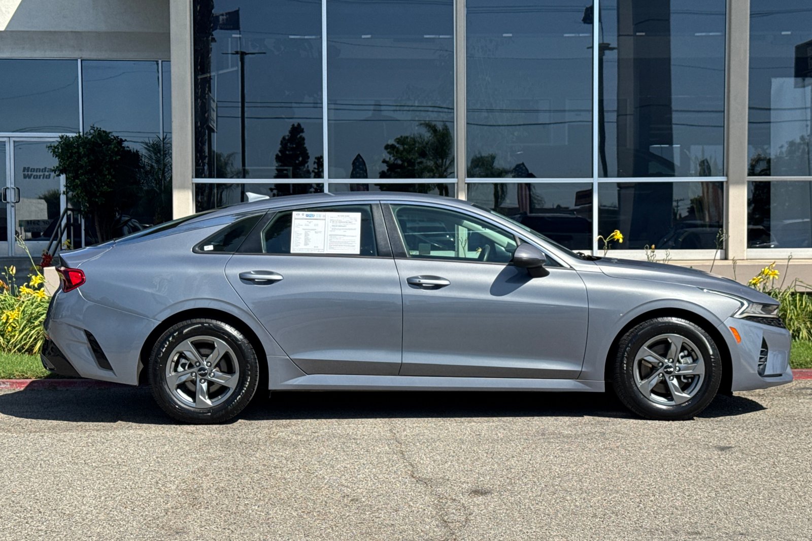 Used 2022 Silver Kia LXS image 3