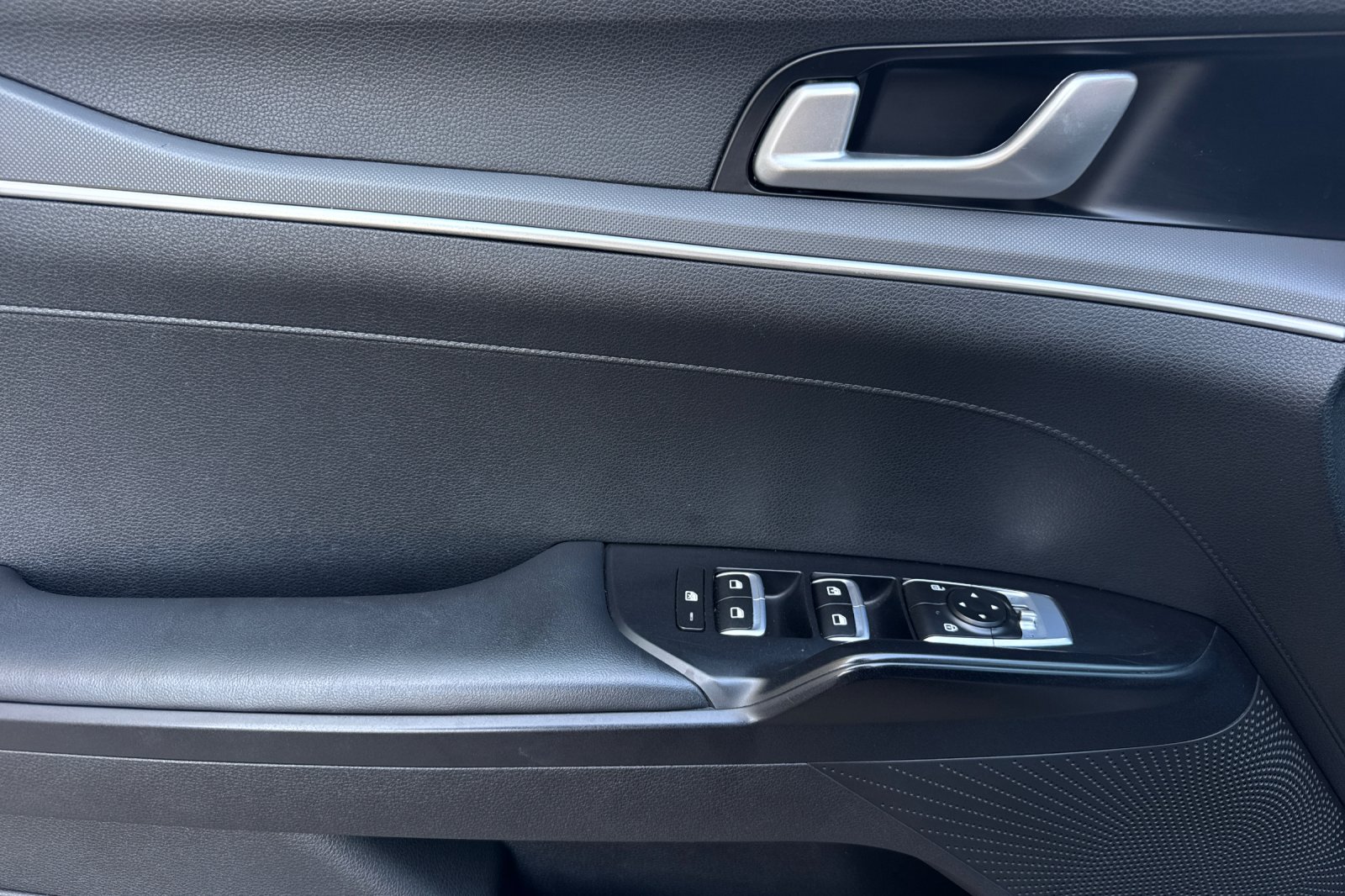 Used 2022 Silver Kia LXS image 11