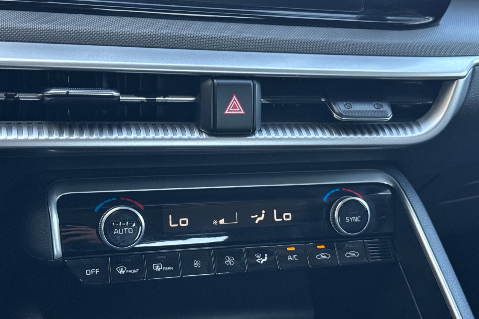 Used 2022 Silver Kia LXS image 19