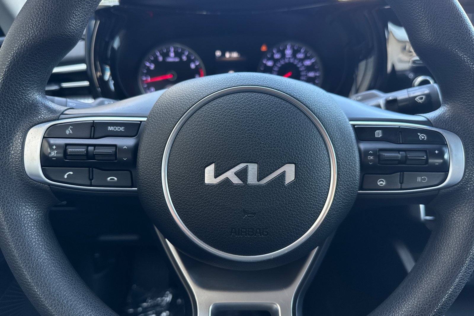 Used 2022 Silver Kia LXS image 22