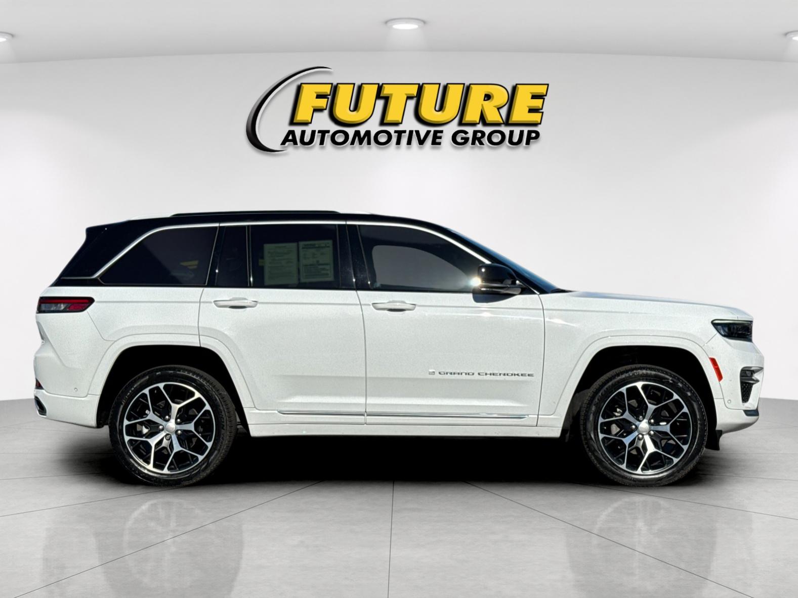 Used 2023 White Jeep Summit Reserve 4xe image 3