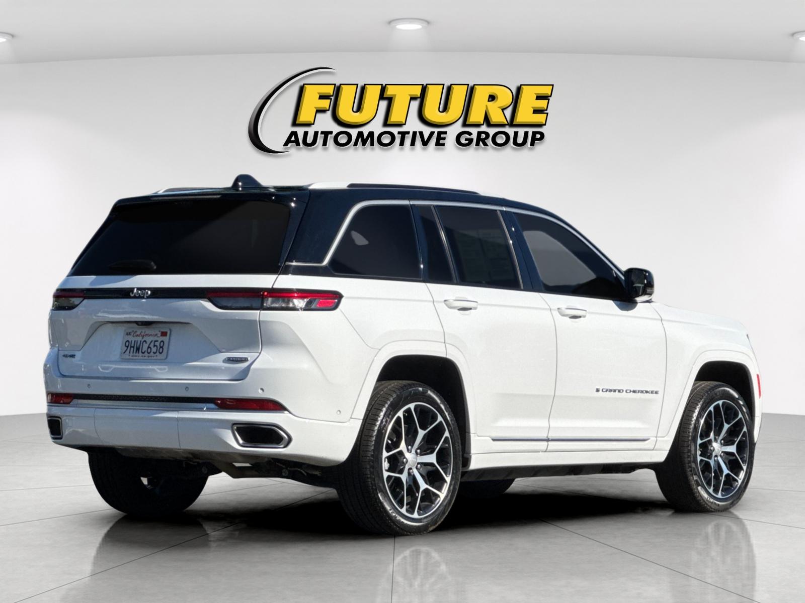 Used 2023 White Jeep Summit Reserve 4xe image 4