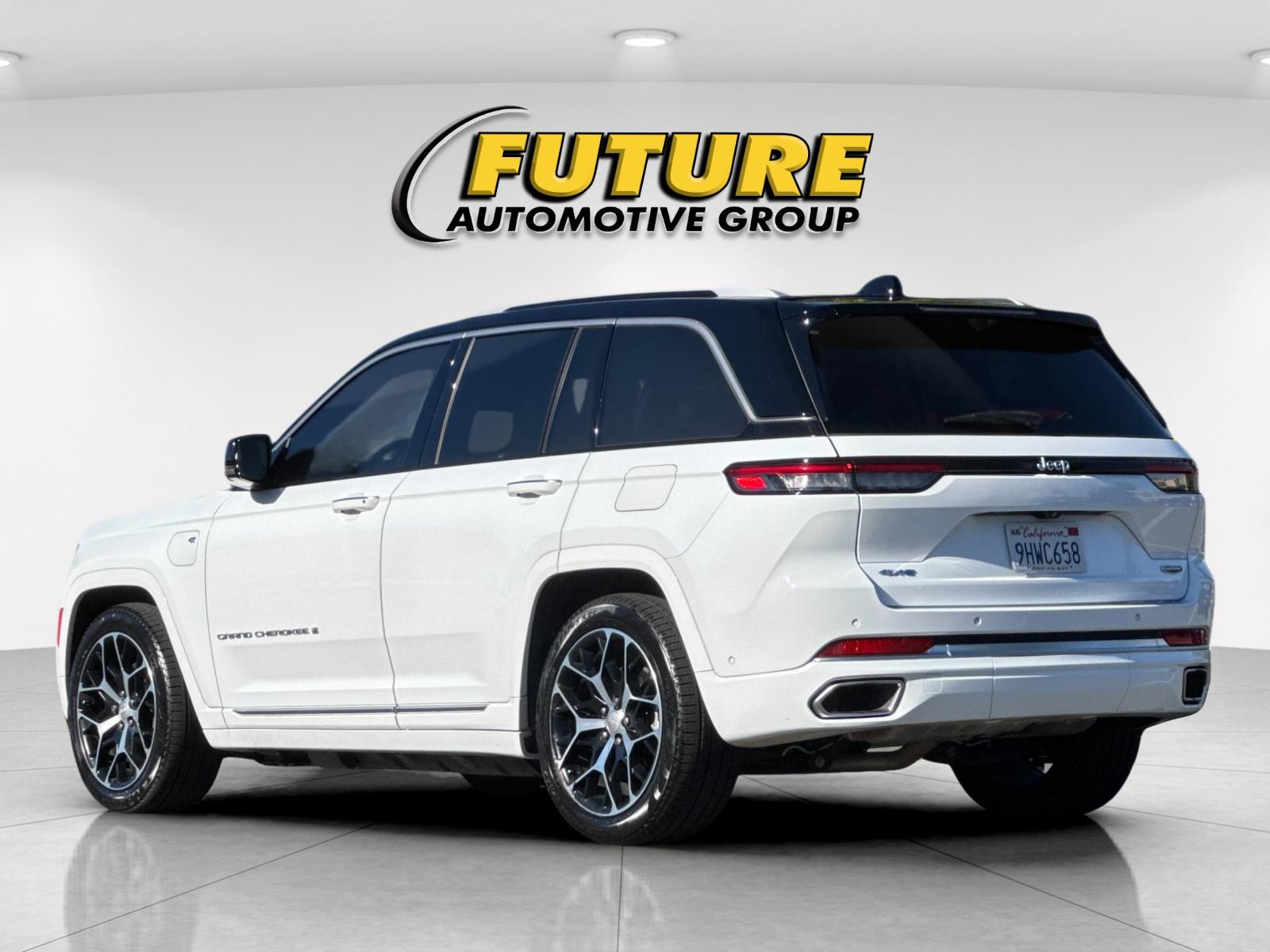 Used 2023 White Jeep Summit Reserve 4xe image 6