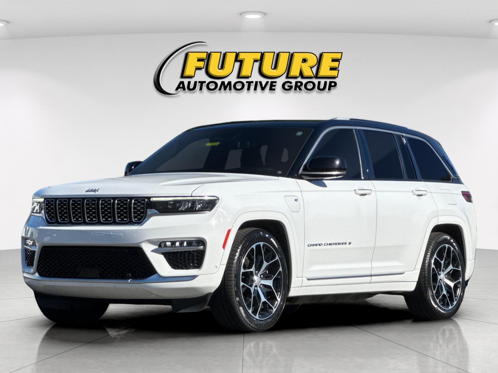 Used 2023 White Jeep Summit Reserve 4xe image 8