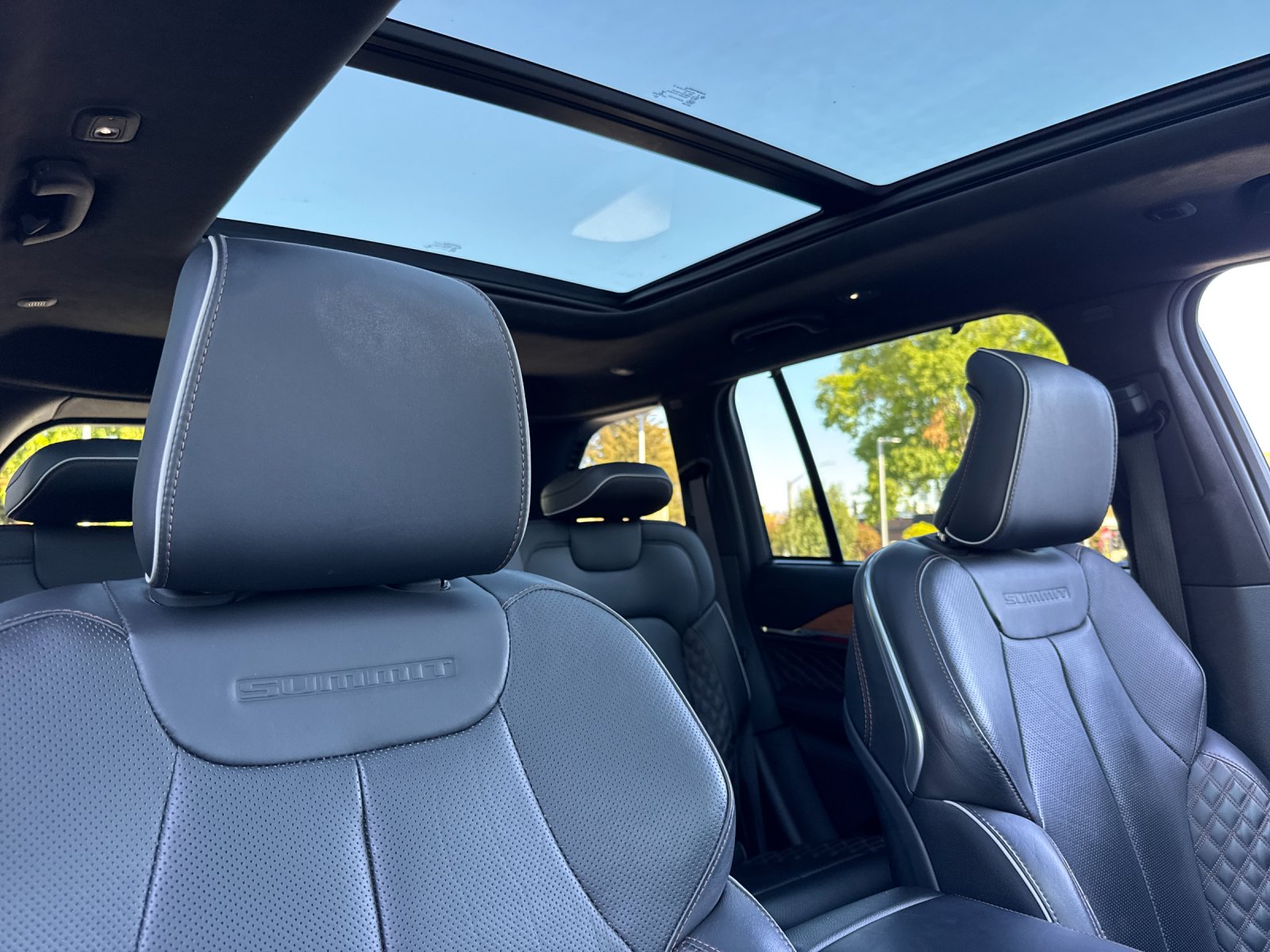 Used 2023 White Jeep Summit Reserve 4xe image 17