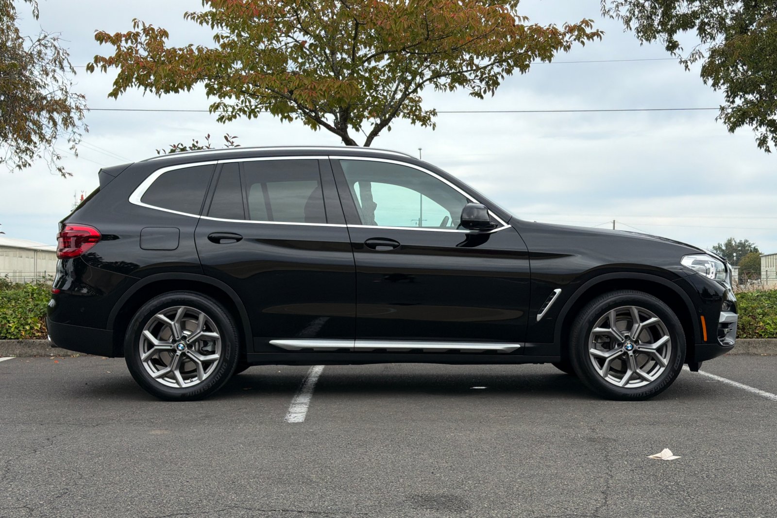 Used 2021 Black BMW xDrive30i image 3