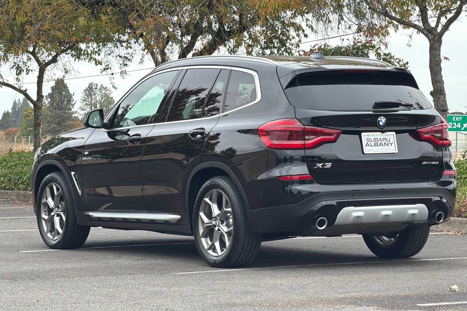 Used 2021 Black BMW xDrive30i image 6