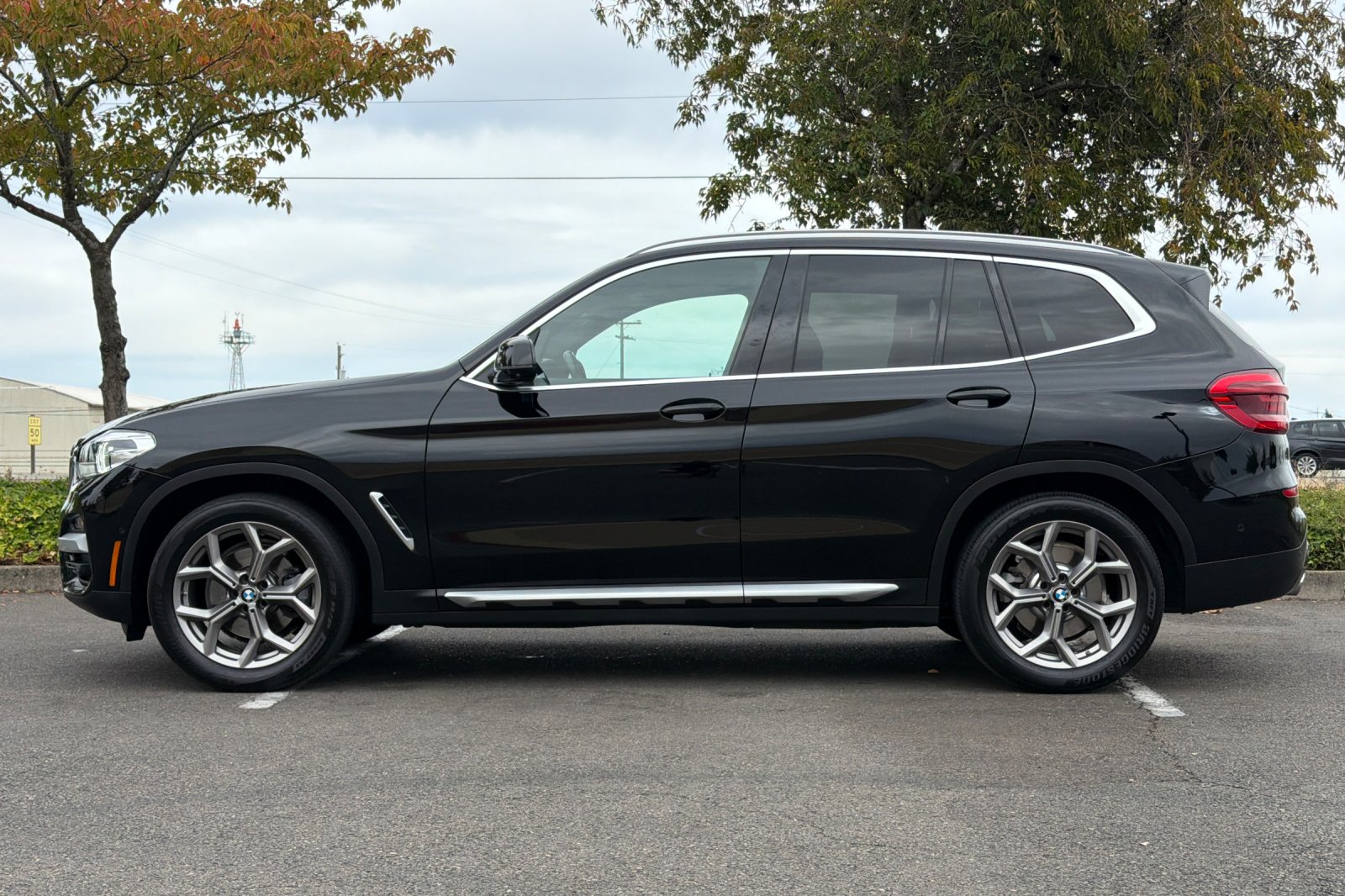 Used 2021 Black BMW xDrive30i image 7