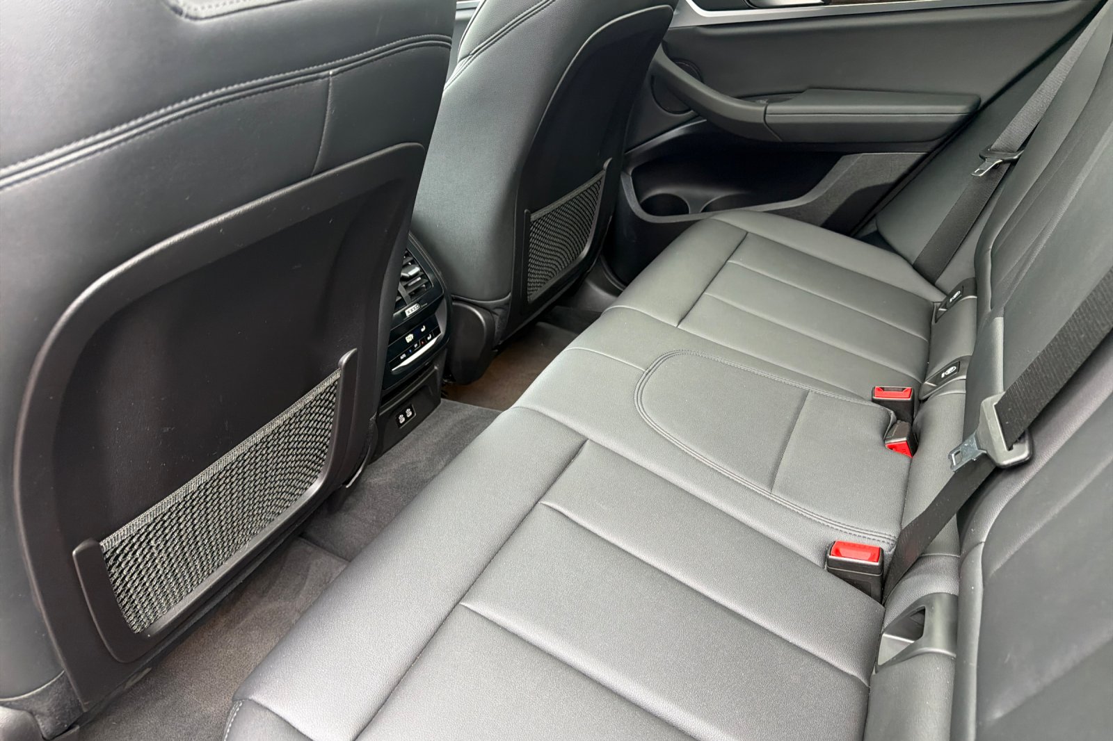 Used 2021 Black BMW xDrive30i image 12