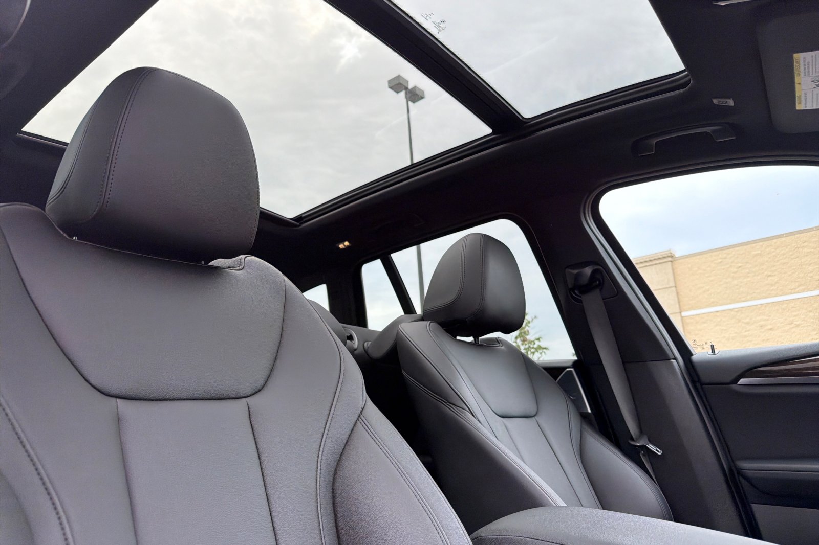 Used 2021 Black BMW xDrive30i image 17