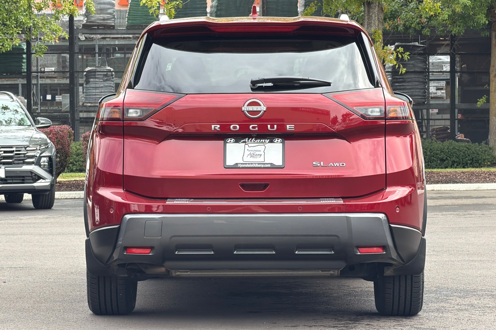 Used 2025 Red Nissan SL image 5
