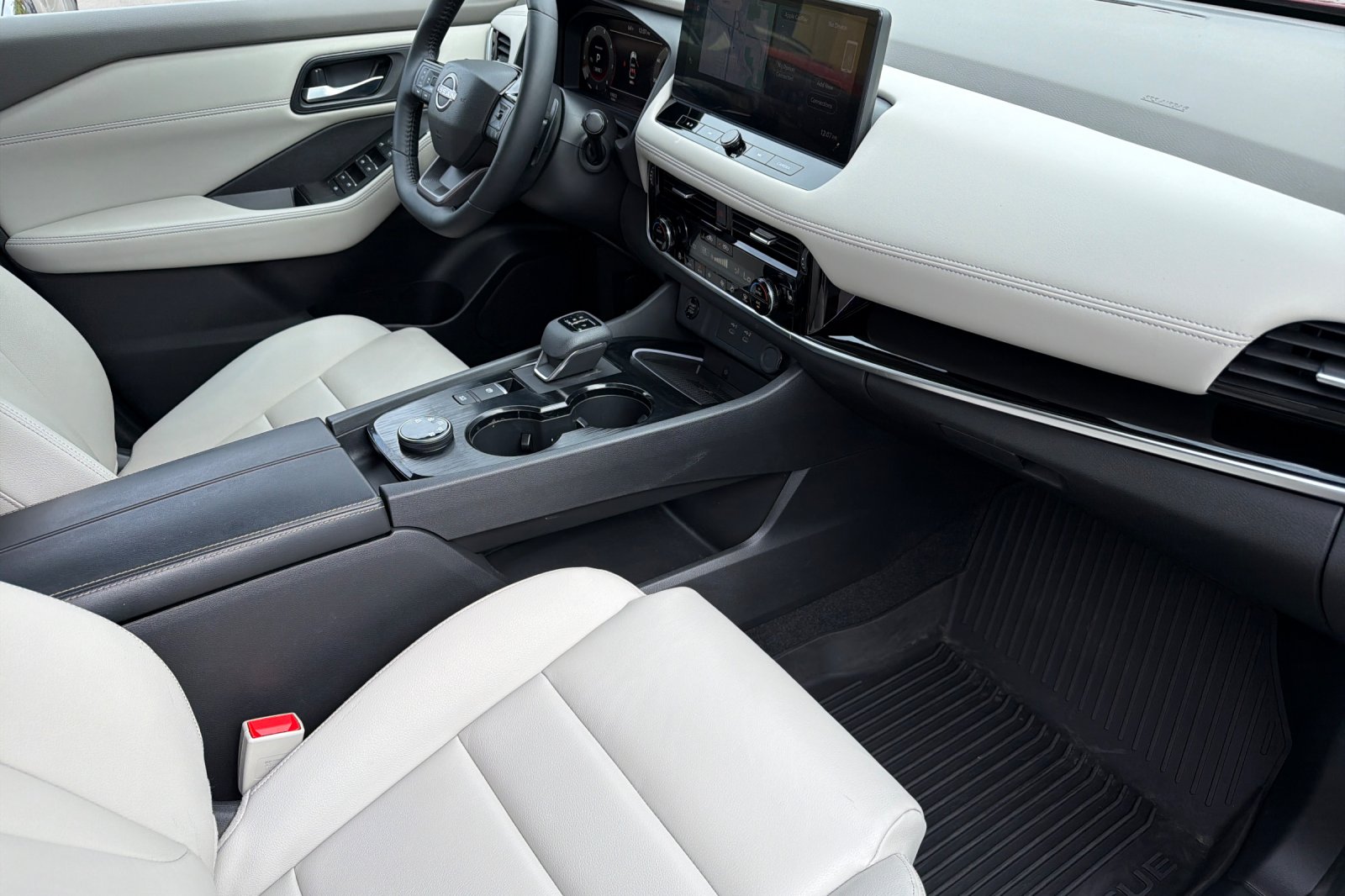 Used 2025 Red Nissan SL image 13