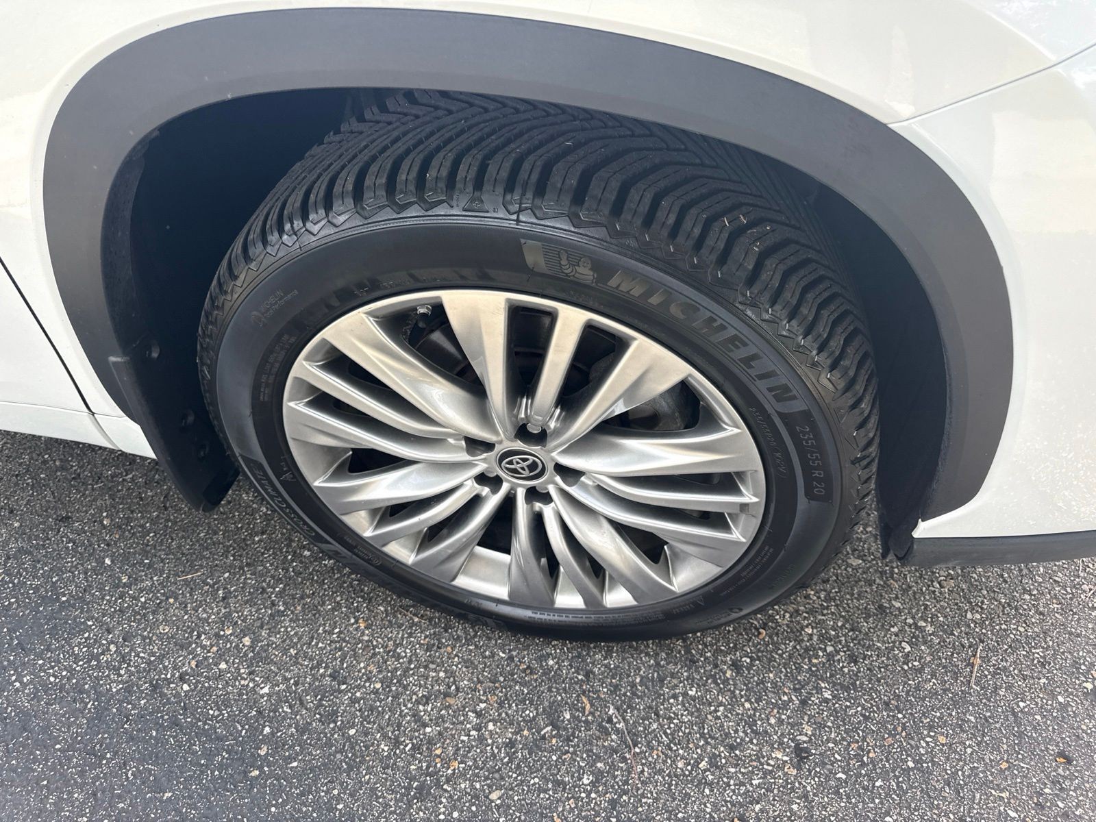 Used 2024 Pearl Toyota Platinum image 5