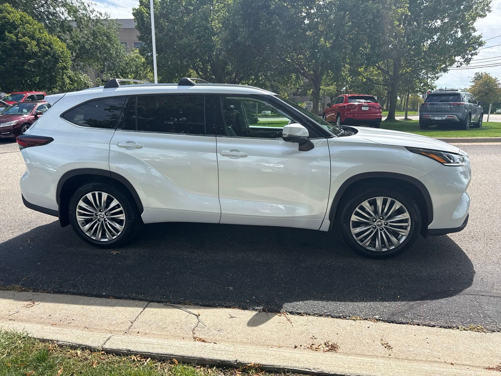 Used 2024 Pearl Toyota Platinum image 7