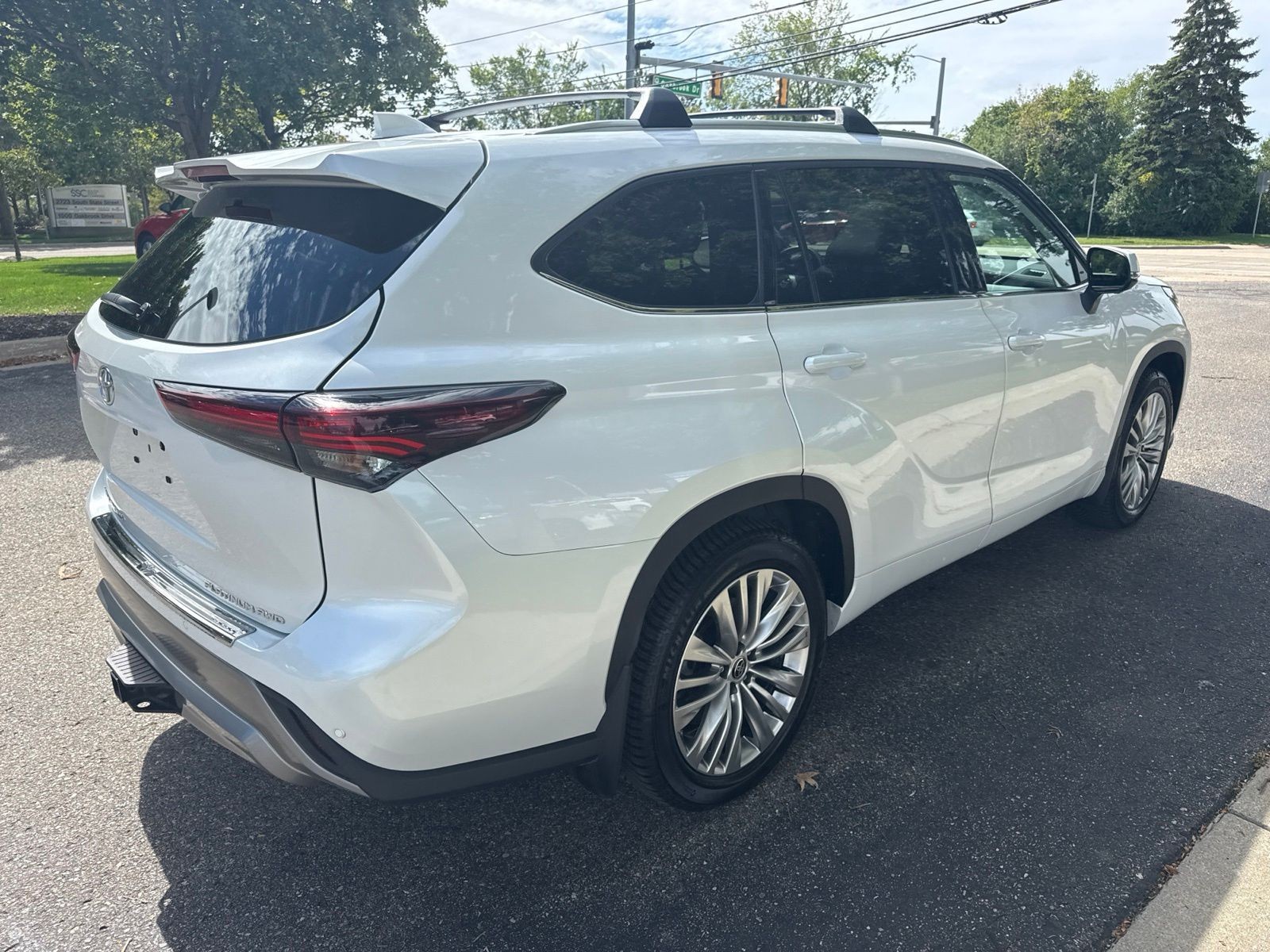Used 2024 Pearl Toyota Platinum image 8