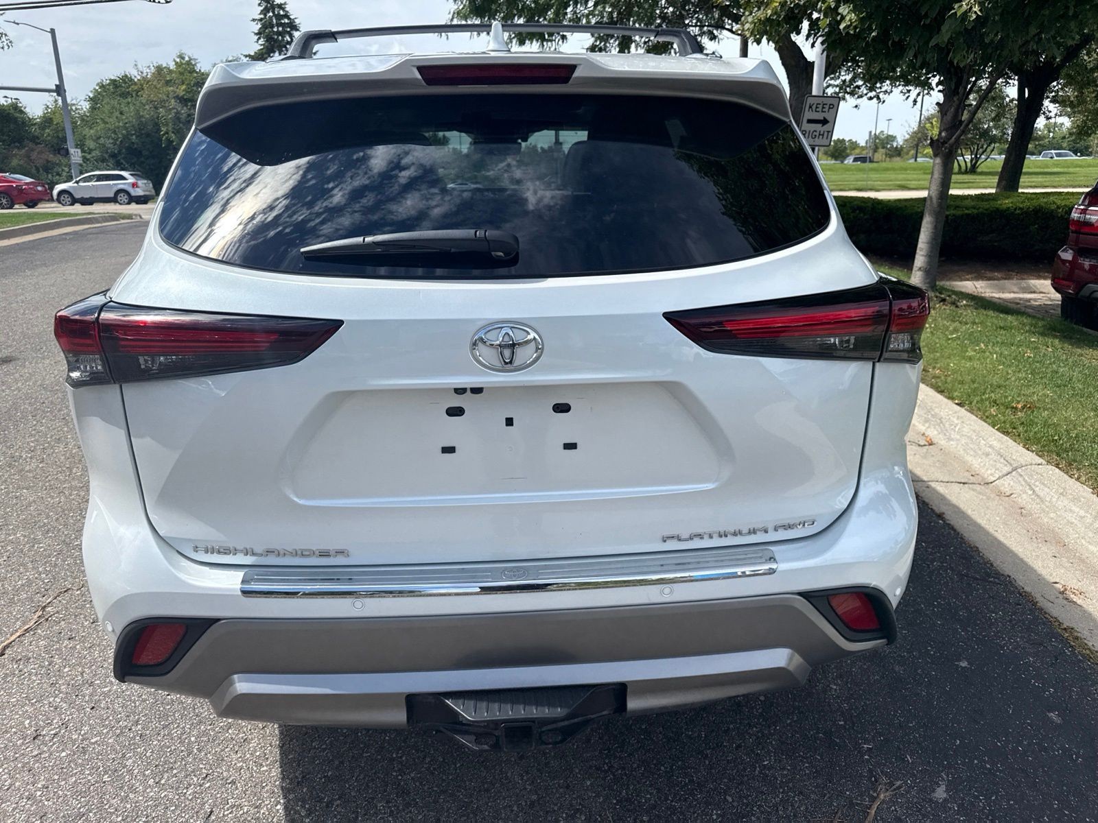 Used 2024 Pearl Toyota Platinum image 9