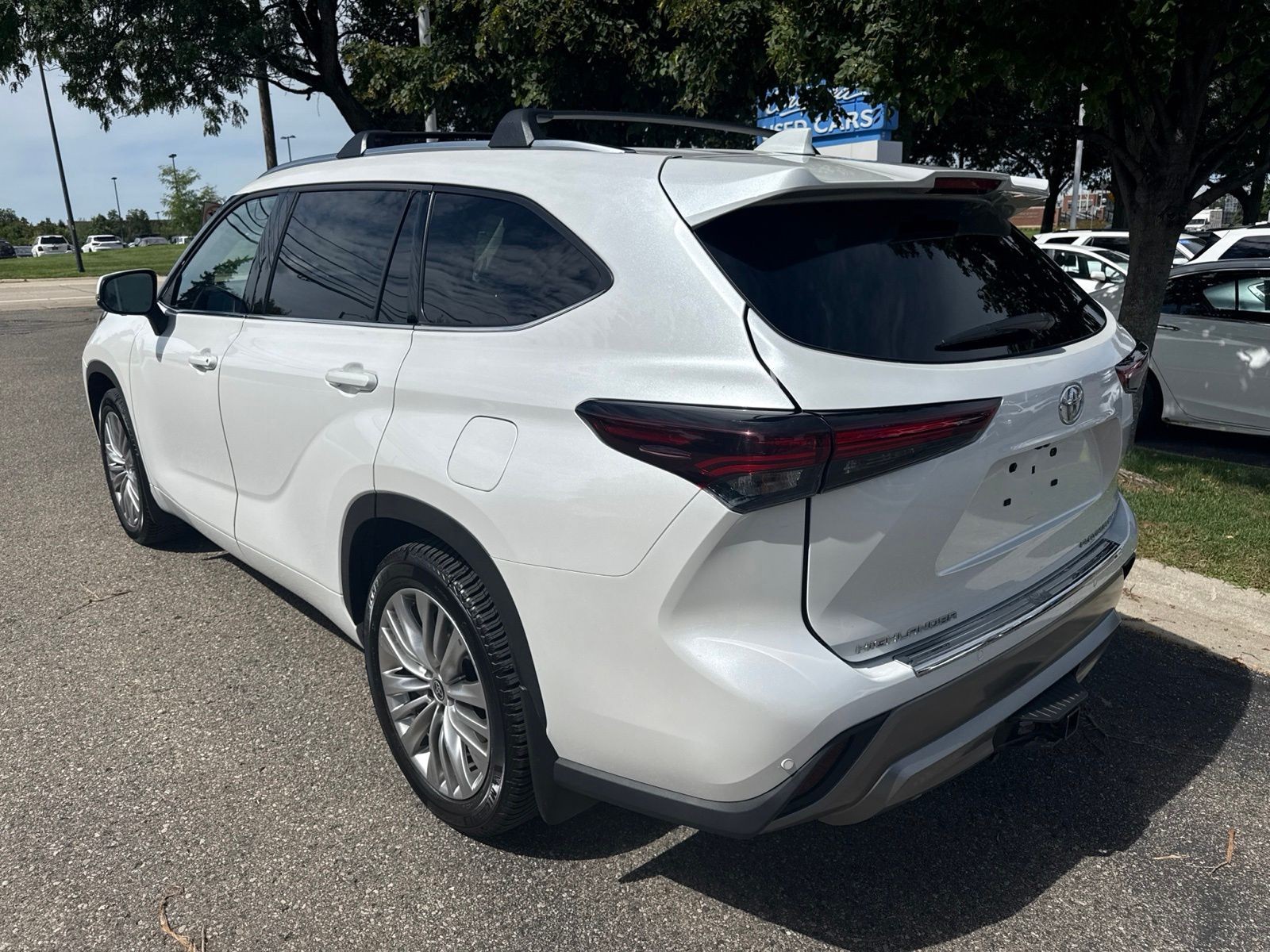 Used 2024 Pearl Toyota Platinum image 13
