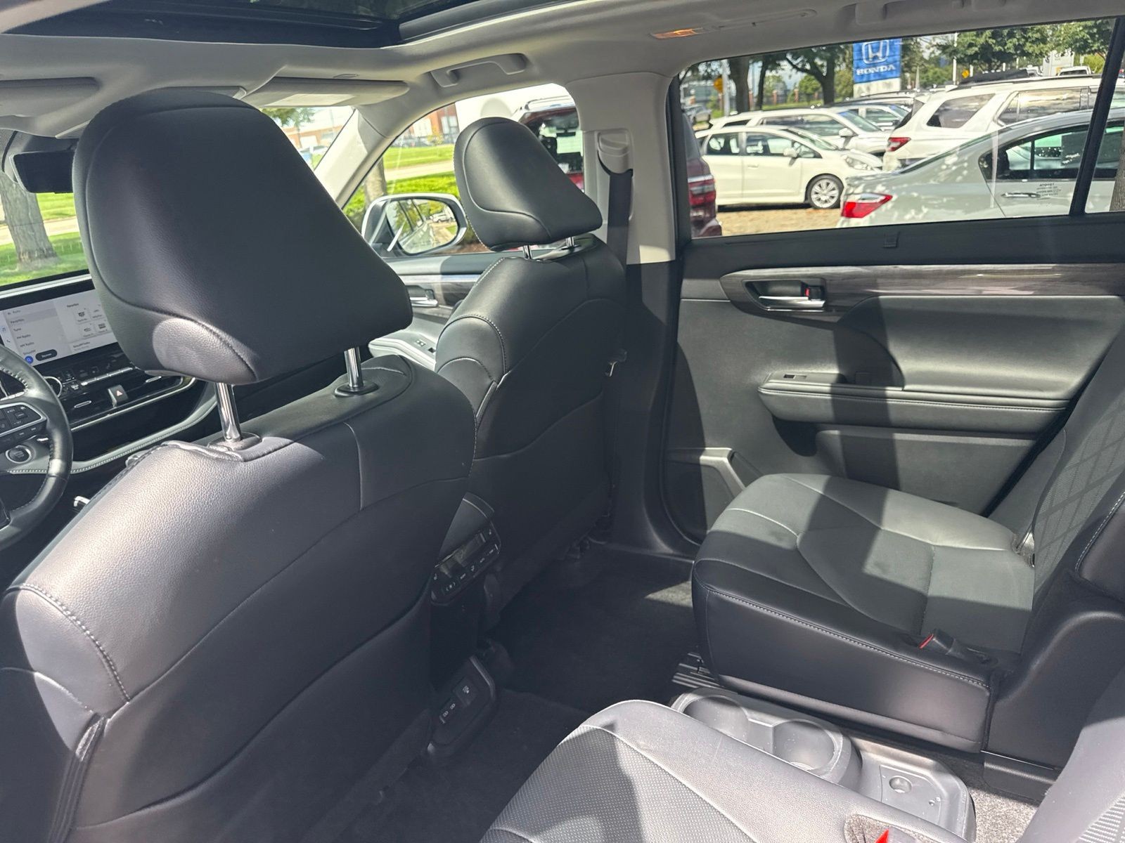 Used 2024 Pearl Toyota Platinum image 15