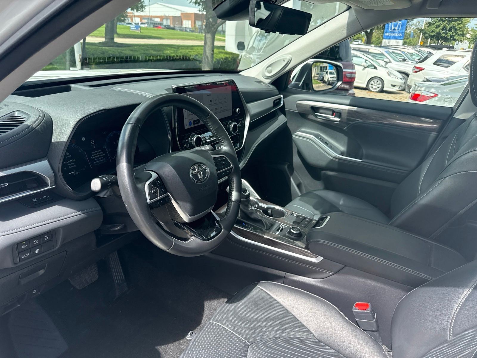 Used 2024 Pearl Toyota Platinum image 18
