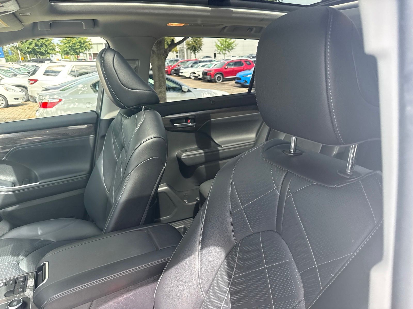 Used 2024 Pearl Toyota Platinum image 19